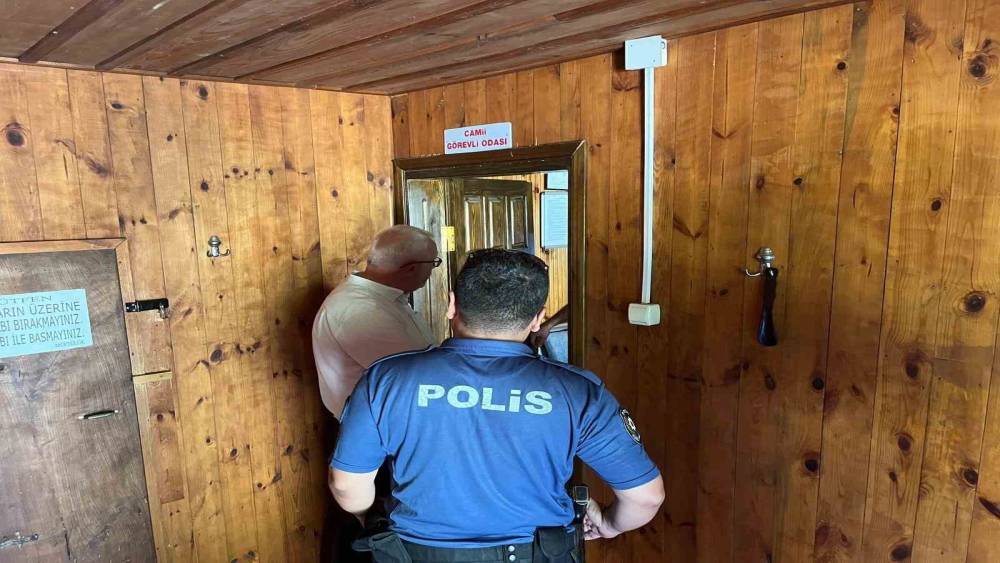 Sinop&rsquo;ta tarihi camide ş&uuml;pheli olay: Elektrik hattı kesildi, imam odasının kapısı zorlandı

