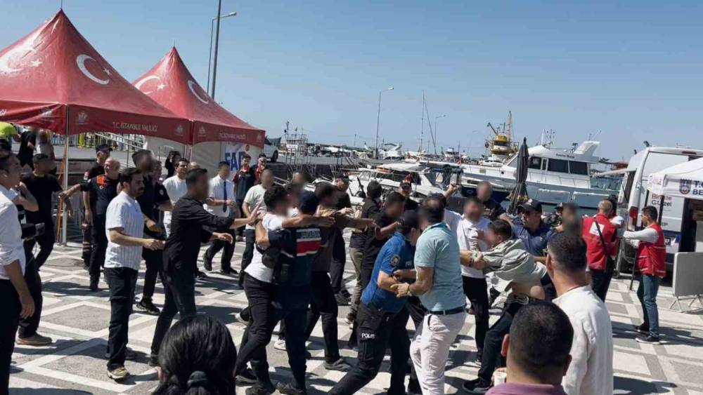 Silivri&rsquo;de gergin anlar: Basın mensuplarına saldırı kamerada
