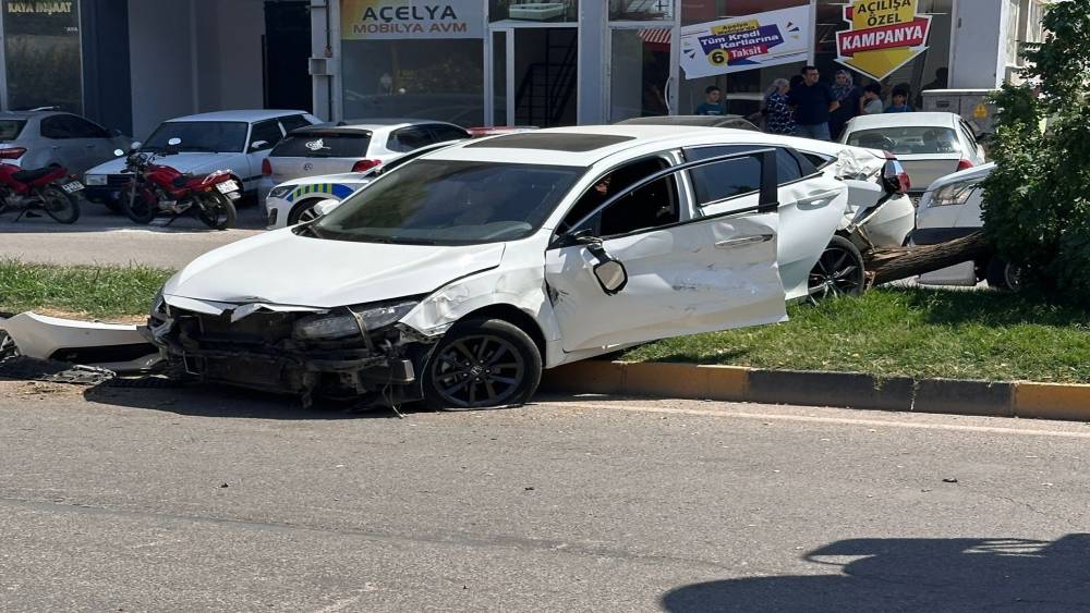 Gaziantep&rsquo;te otomobil ile beton mikseri &ccedil;arpıştı: 4 yaralı
