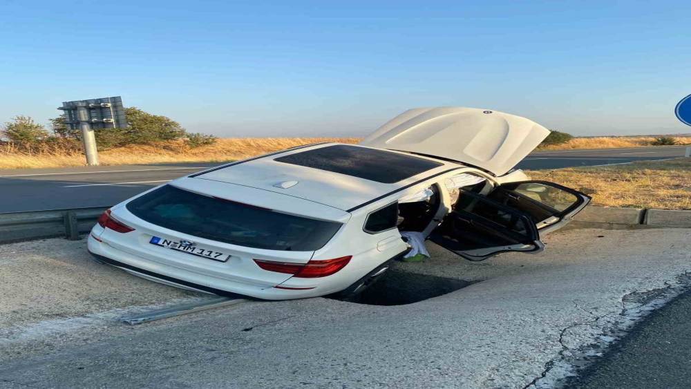 Keşan&rsquo;da su kanalına d&uuml;şen otomobilde 4 kişi yaralandı
