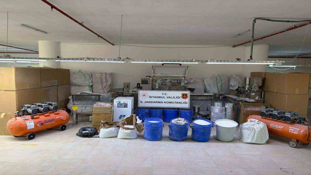 &Ccedil;atalca&rsquo;da uyuşturucu imalathanesine operasyon: 2 g&ouml;zaltı
