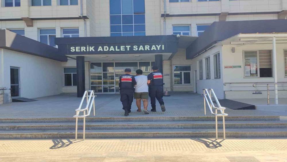 Serik&rsquo;te &lsquo;SMA&rsquo; iddiasıyla para toplayan şahıs tutuklandı
