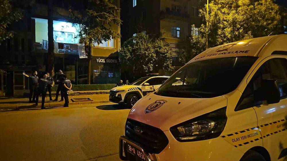 Tartıştığı &uuml;vey babasını bı&ccedil;aklayarak ağır yaraladı
