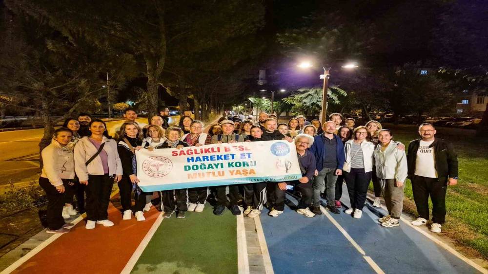 Sağlık&ccedil;ılar, D&uuml;nya Kalp G&uuml;n&uuml;&rsquo;nde &lsquo;Sağlıklı Yaşam&rsquo; i&ccedil;in y&uuml;r&uuml;d&uuml;
