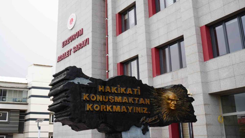 İşte Erzurum&rsquo;da hukuk&ccedil;uların yapay zek&acirc;ya bakışı: "Teknikte evet, vicdanda hayır"
