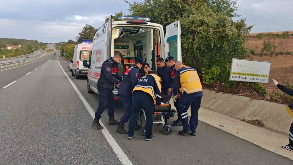 Malkara-Keşan yolunda kamyonet menfeze &ccedil;arptı: 2 yaralı
