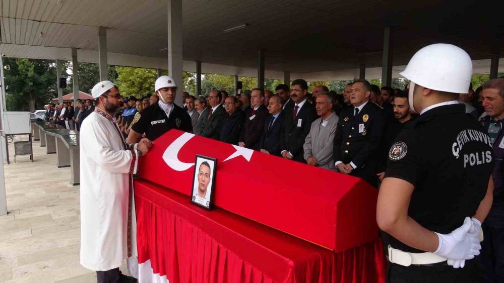 Tekne kazası kurbanı polis memuru Orhan Gazi Yetiş Malatya&rsquo;da son yolculuğuna uğurlandı
