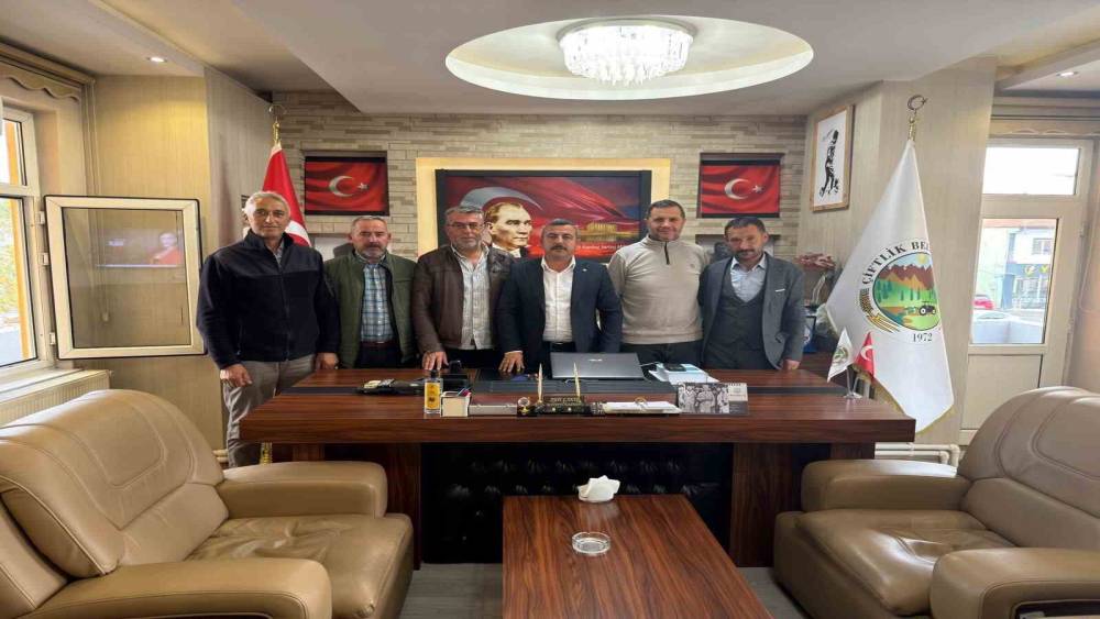 &Ccedil;iftlik Belediye Başkanı Arif &Ccedil;akıl CHP&rsquo;den istifa etti
