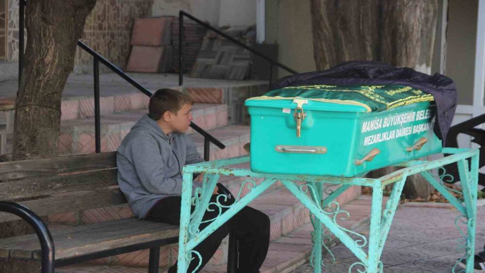 Maden kazasında hayatını kaybeden babaya son g&ouml;rev

