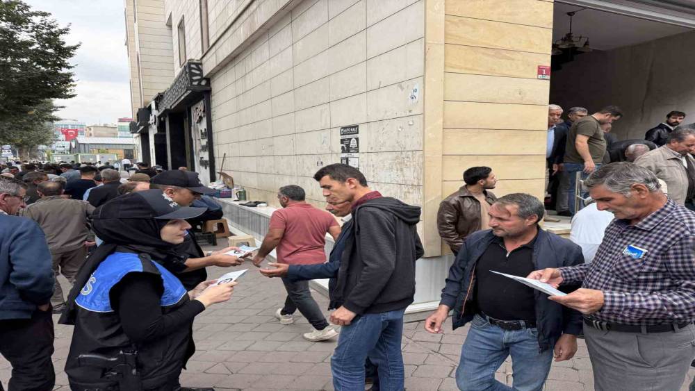 Iğdır&rsquo;da cuma namazı &ccedil;ıkışında vatandaşlara dolandırıcılık uyarısı
