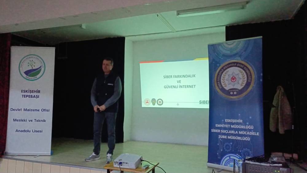 Eskişehir&rsquo;de lise &ouml;ğrencilerine siber g&uuml;venlik eğitimi verildi
