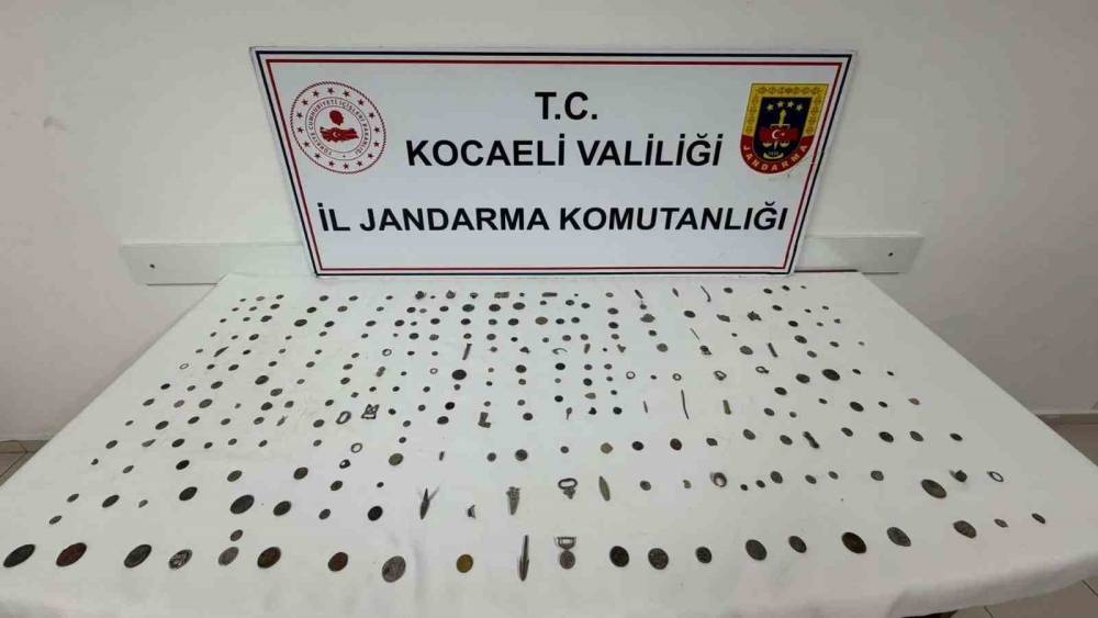 Kocaeli&rsquo;de ka&ccedil;ak&ccedil;ılık operasyonu: 6,2 ton t&uuml;t&uuml;n ve 511 tarihi eser ele ge&ccedil;irildi
