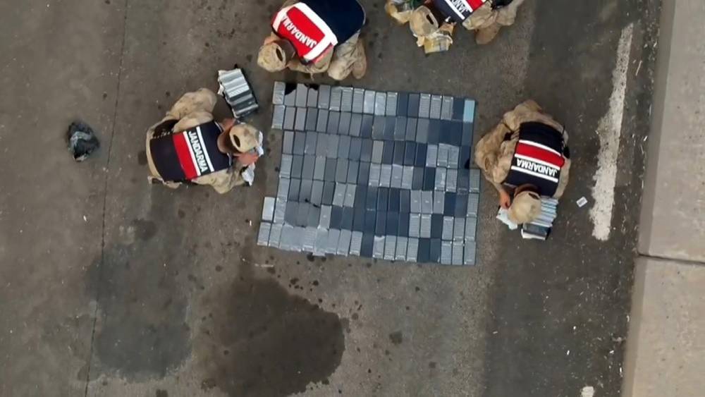 Şanlıurfa’da jandarmadan kaçakçılık operasyonu: 249 cep telefonu ele geçirildi
