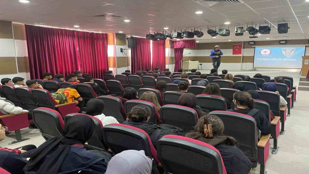 Kars’ta öğrencilere polislik mesleği anlatıldı
