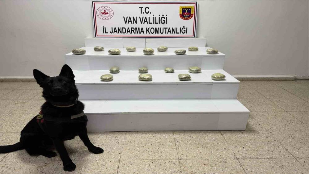 Başkale&rsquo;de 20 kilo 250 gram toz esrar maddesi ele ge&ccedil;irildi
