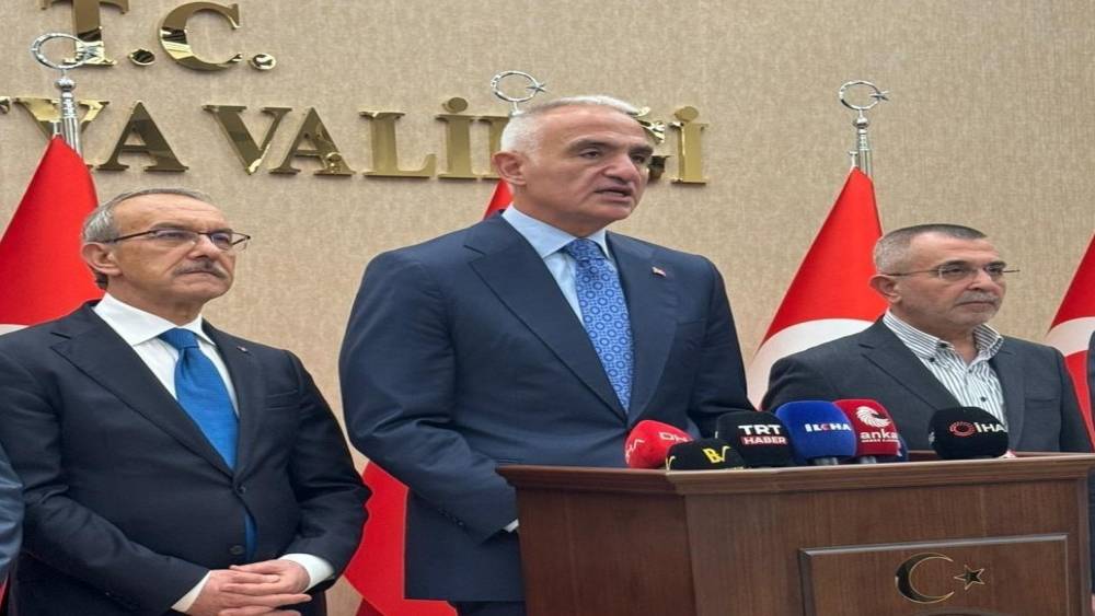 Bakan Ersoy: "D&uuml;nya tarihinin en muazzam inşa ve ihya hareketini hayata ge&ccedil;irdik"
