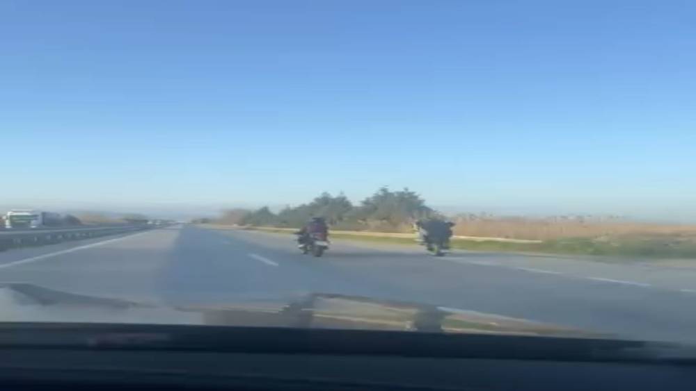 Bursa&rsquo;da motosiklet s&uuml;r&uuml;c&uuml;lerinin tehlikeli yolculuğu kamerada
