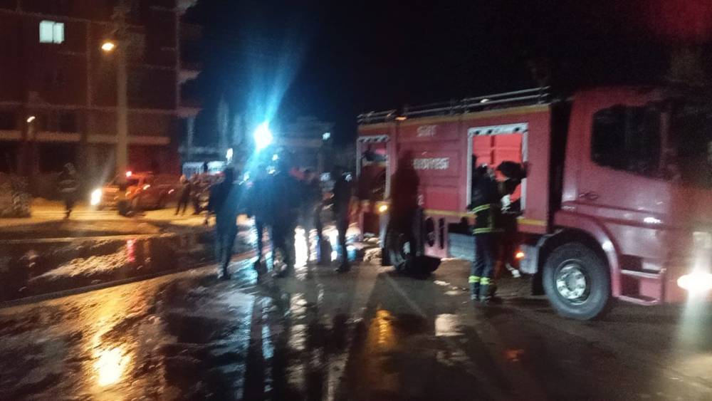 Siirt&rsquo;te akaryakıt istasyonunda &ccedil;ıkan yangında faciadan d&ouml;n&uuml;ld&uuml;
