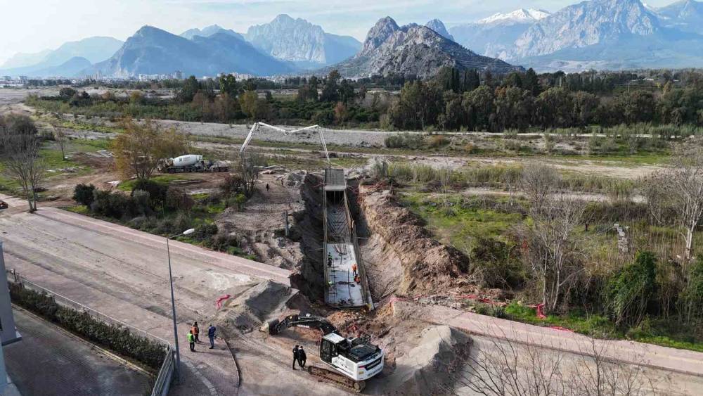 Konyaaltı&rsquo;na ASAT&rsquo;tan 60 milyon TL&rsquo;lik yağmursuyu yatırımı
