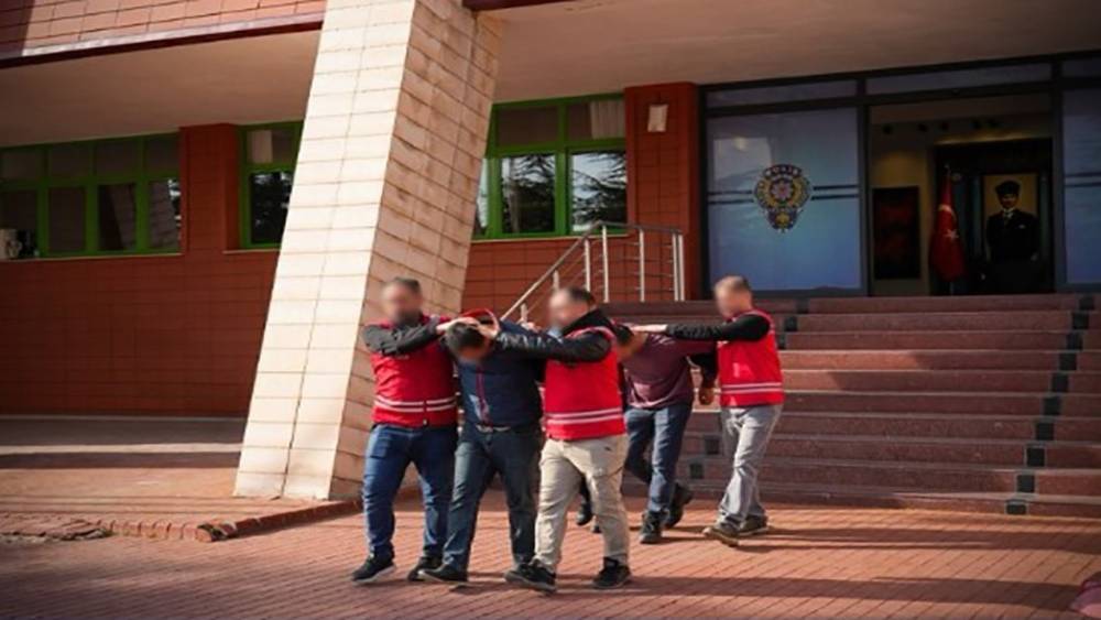 Isparta&rsquo;da 9 yılın &uuml;zerinde hapis cezası bulunan 2 h&uuml;k&uuml;ml&uuml; yakalandı
