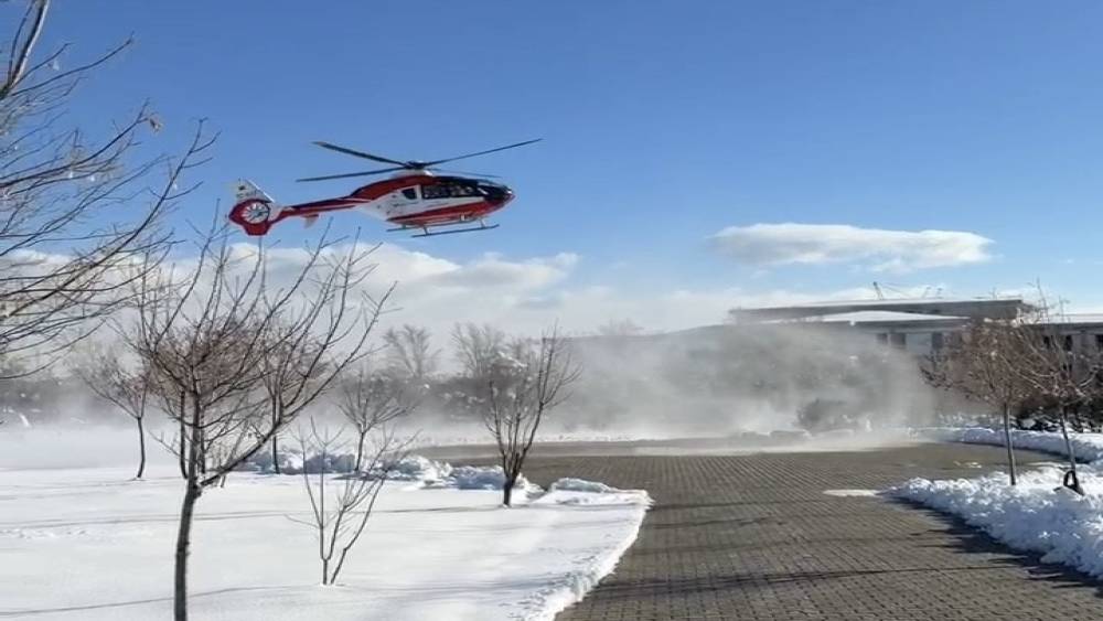 Bah&ccedil;esaray&rsquo;da 37 haftalık gebe helikopter ambulansla Van&rsquo;a sevk edildi
