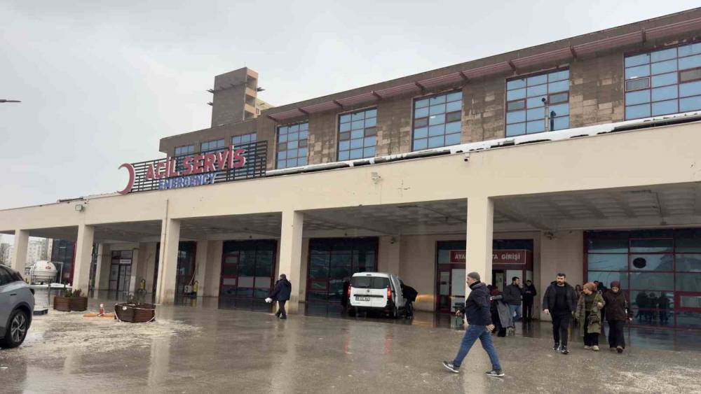 Diyarbakır&rsquo;da yol verme kavgası: 2 yaralı
