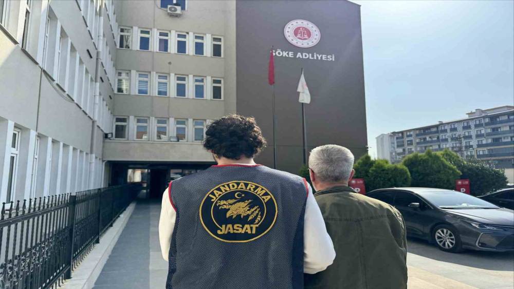 &Ccedil;eşitli su&ccedil;lardan aranan şahıslar jandarmadan ka&ccedil;amadı
