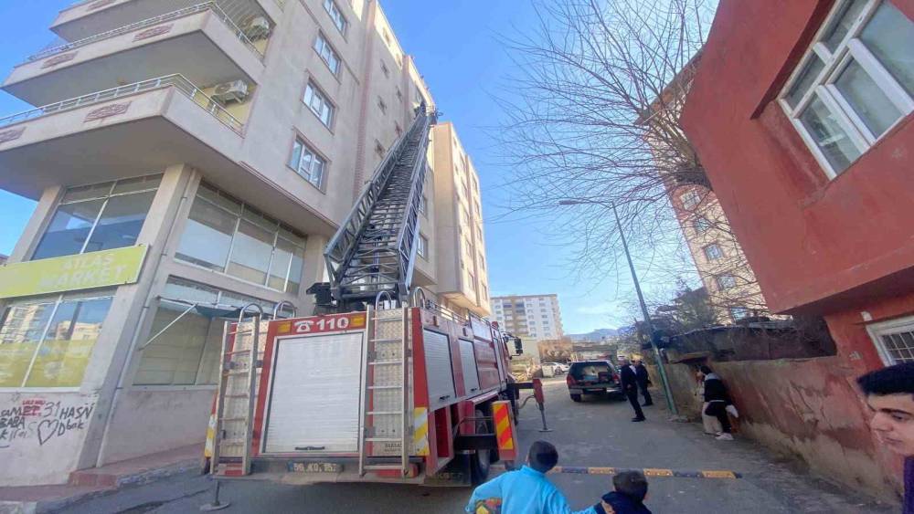 Ocakta unutulan yemek paniğe neden oldu
