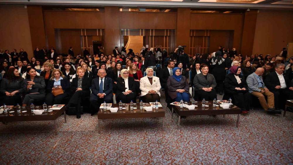 Kayseri; &rsquo;&Uuml;reten, Y&ouml;neten, D&ouml;n&uuml;şt&uuml;ren Kadınlarımızla Ekonomi Buluşmaları&rsquo;na ev sahipliği yaptı
