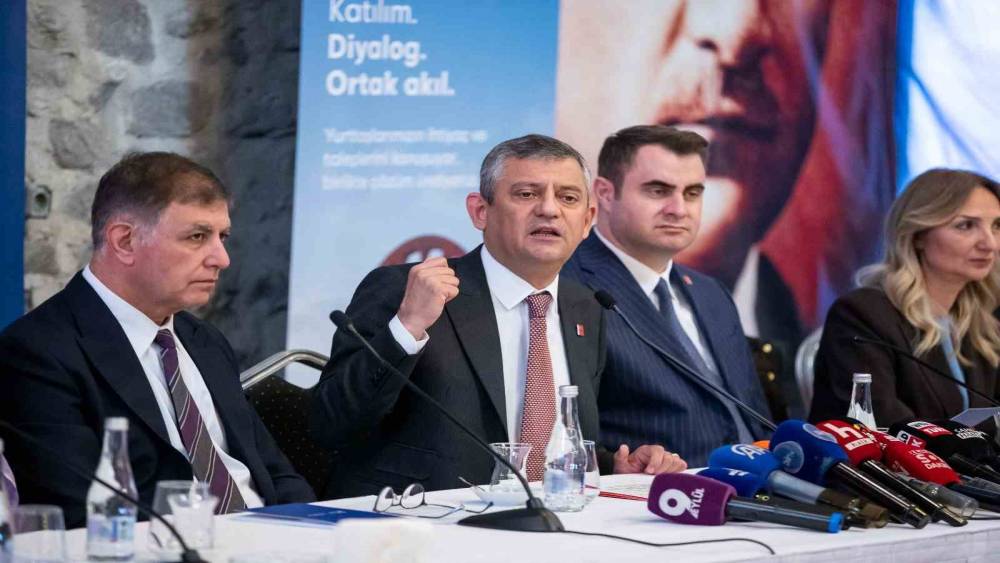 &Ouml;zg&uuml;r &Ouml;zel&rsquo;den Romanlara mecliste temsil ve b&uuml;t&ccedil;e s&ouml;z&uuml;
