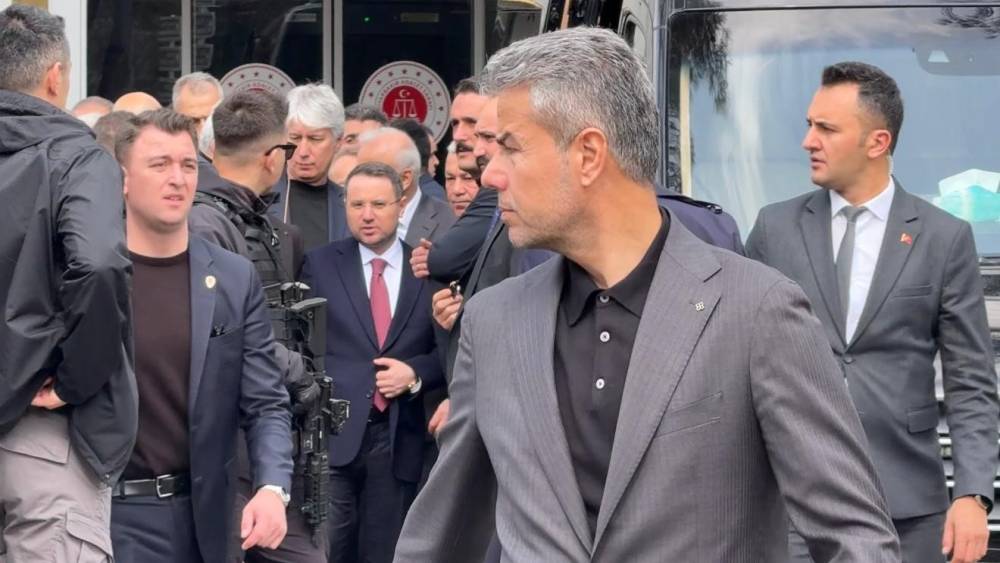 Bakan G&uuml;rlek&rsquo;ten Diyarbakır Adliyesi ve siyasi partilere ziyaret
