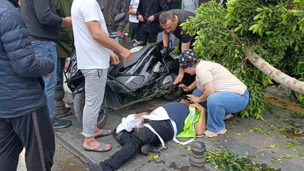 Kırmızı ışık ihlali yapan otomobil ortalığı savaş alanına &ccedil;evirdi: 1&rsquo;i ağır, 4 yaralı
