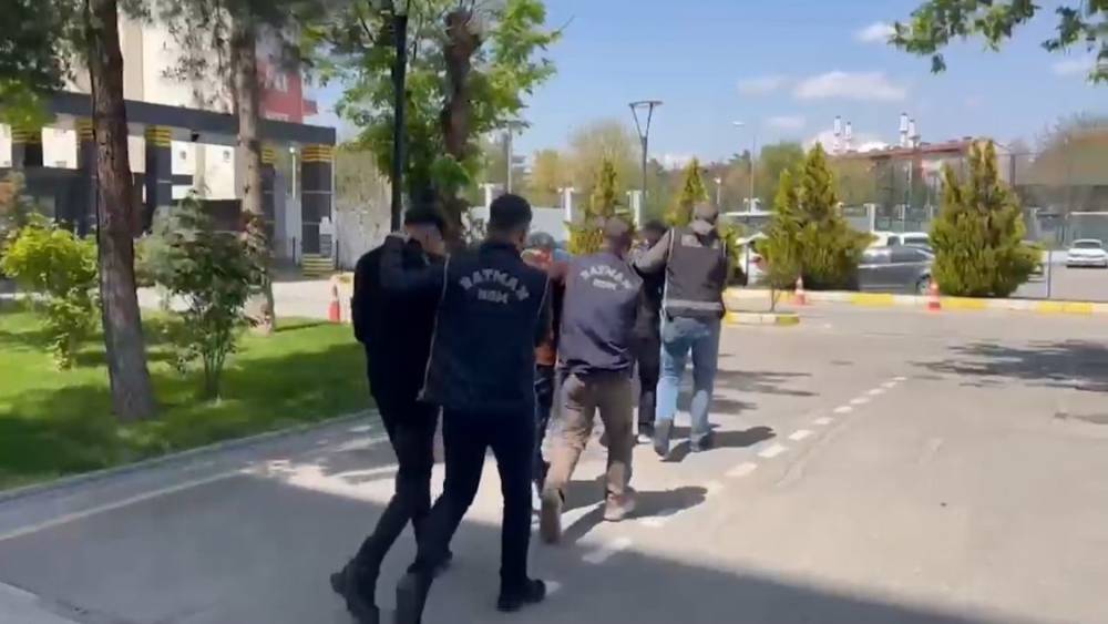 Batman&rsquo;da silah operasyonu: 13 tabanca ele ge&ccedil;irildi
