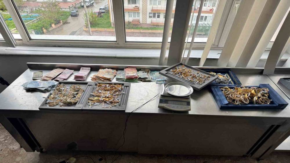 Konya&rsquo;da motosikletlerle kuyumcu soyan 4 ş&uuml;pheliden 2&rsquo;si yakalandı
