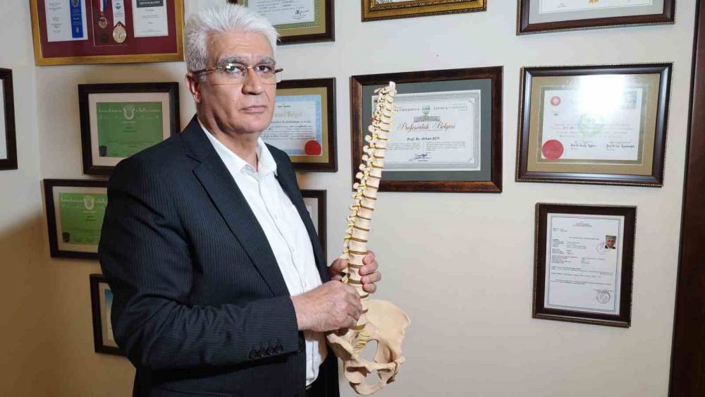 Başının &uuml;zerine suya atlayanlar dikkat: Bir anlık hata &ouml;m&uuml;r boyu felce neden olabilir
