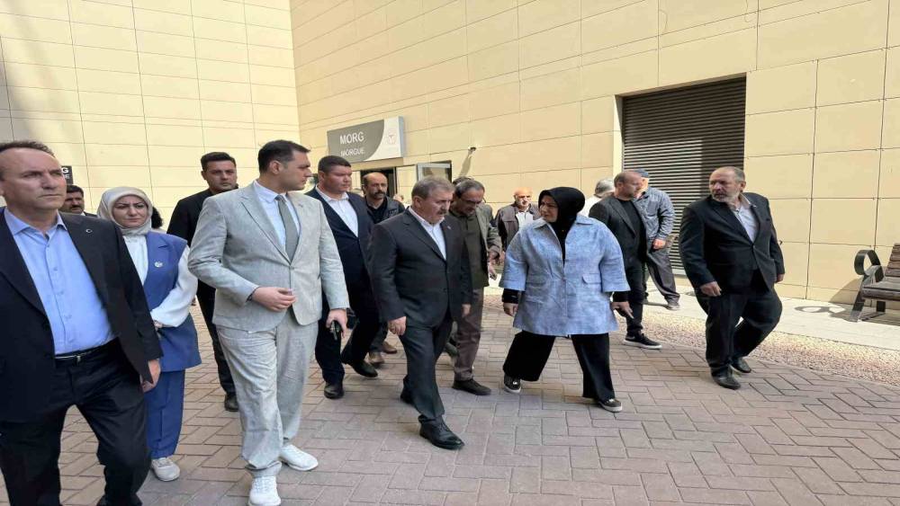 BBP Genel Başkanı Destici, hayatını kaybeden ağabeyi i&ccedil;in Eskişehir Şehir Hastanesi morguna geldi
