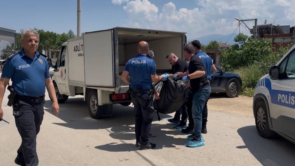Bursa&rsquo;da korkun&ccedil; cinayet... Eşini &ccedil;ocuğunun yanında defalarca bı&ccedil;aklayarak &ouml;ld&uuml;rd&uuml;
