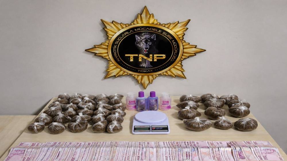Tokat&rsquo;ta zehir tacirlerine darbe: 2,9 kilo uyuşturucu ele ge&ccedil;irildi
