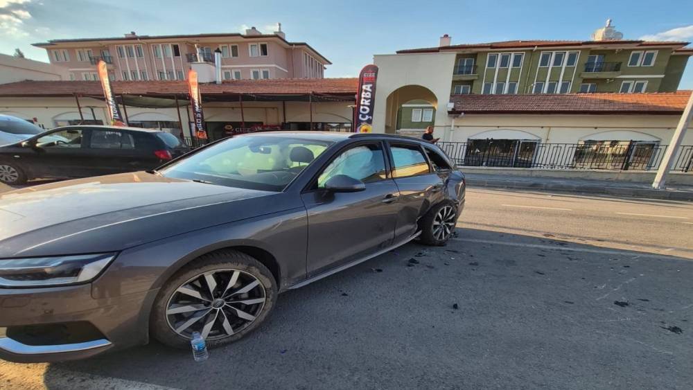 Ak&ccedil;adağ&rsquo;da otomobil ile motosiklet &ccedil;arpıştı: 2 yaralı
