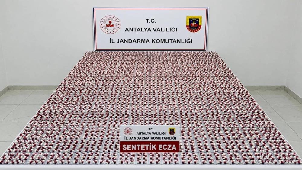 Antalya&rsquo;da 15 bin 184 uyuşturucu hap ele ge&ccedil;irildi
