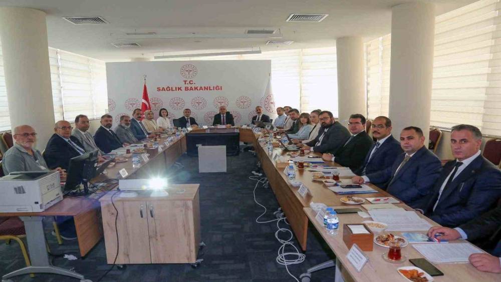 B&ouml;lge illerinin halk sağlığı &ccedil;alışmaları toplantıda ele alındı
