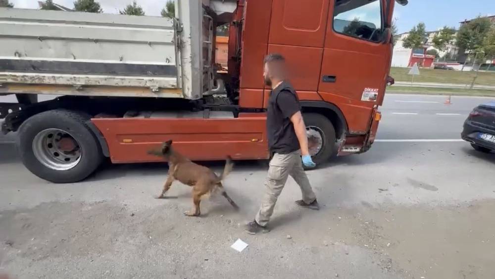 Tırın gizli b&ouml;lmesinde 7 kilo metamfetamin ele ge&ccedil;irildi
