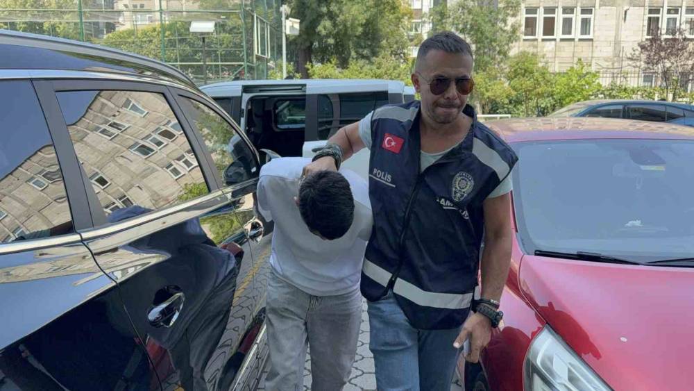 Kız arkadaşının kollarını kızgın kep&ccedil;eyle yaktı
