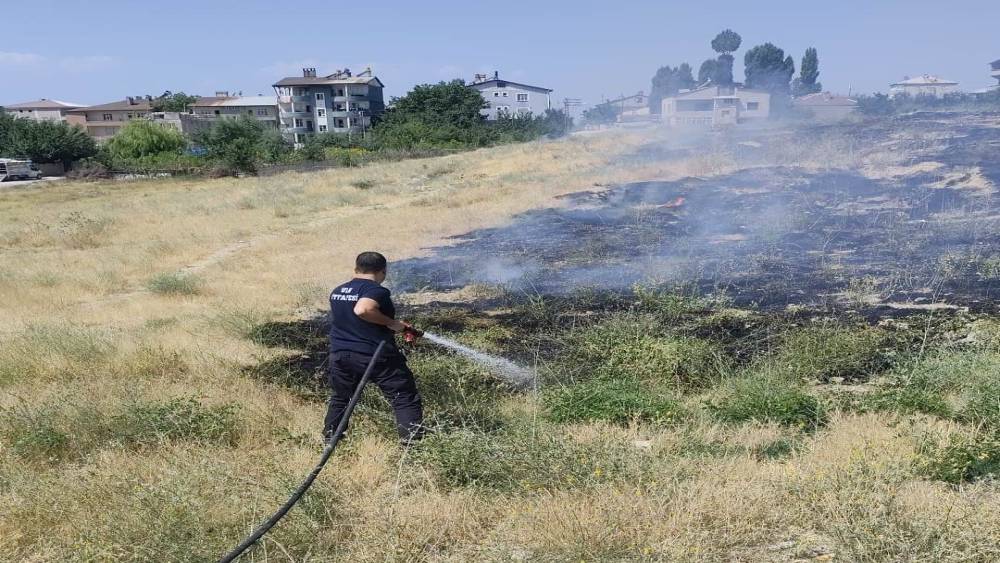 Van&rsquo;da anız yangını
