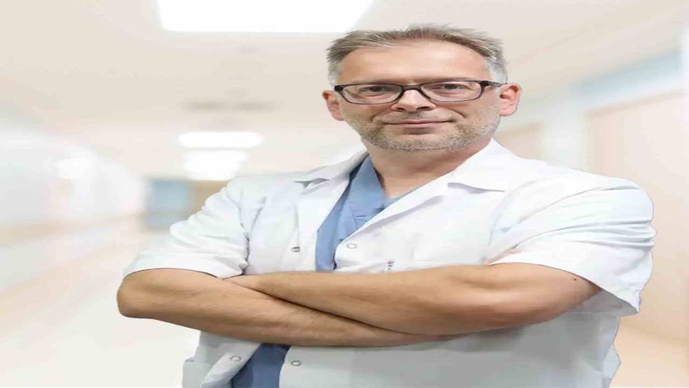 Uzmanından rinoplastide &rsquo;doğal g&ouml;r&uuml;n&uuml;m&rsquo; uyarısı: "Ameliyat olduğu belli olmamalı"
