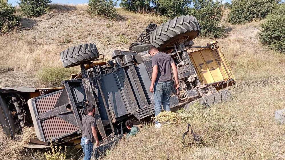 Park halindeyken hareket eden bi&ccedil;erd&ouml;ver dereye devrildi
