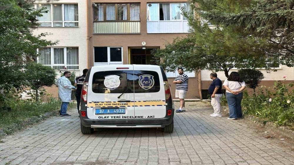 Kastamonu&rsquo;da 5. kattan d&uuml;şen 4 yaşındaki &ccedil;ocuk ağır yaralandı
