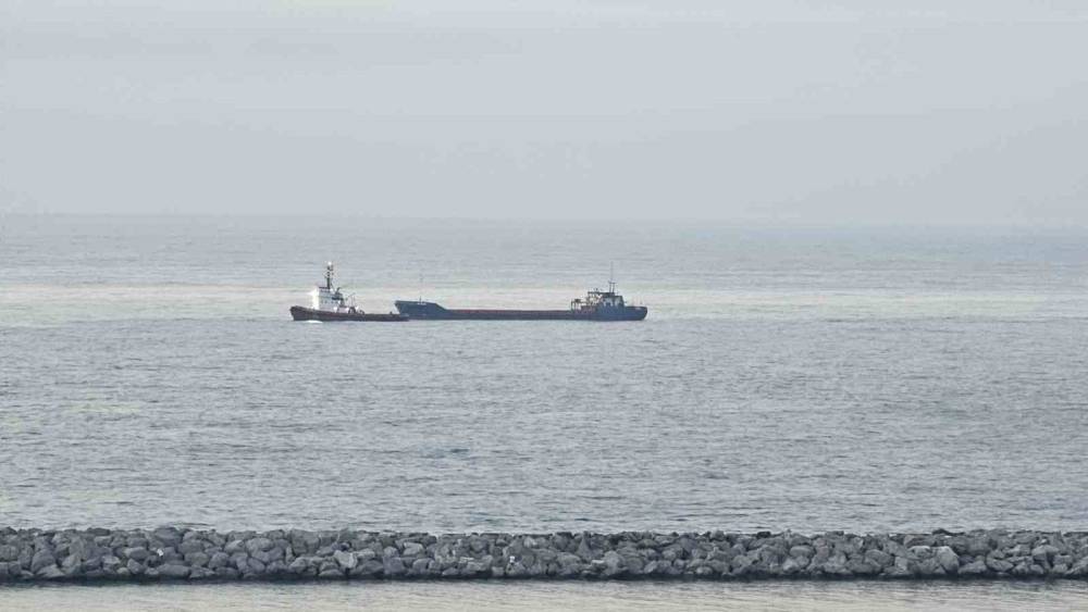 Karadeniz&rsquo;de dron saldırılarında hasar alan bir gemi Zonguldak&rsquo;a geldi
