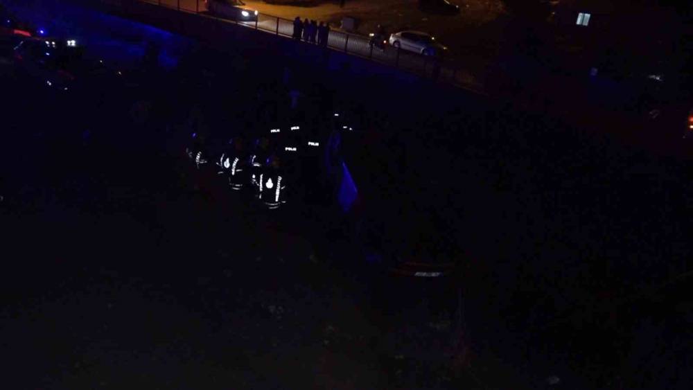 &Uuml;mraniye&rsquo;de park halindeki otomobil alt yola yuvarlandı: 1 kişi hayatını kaybetti

