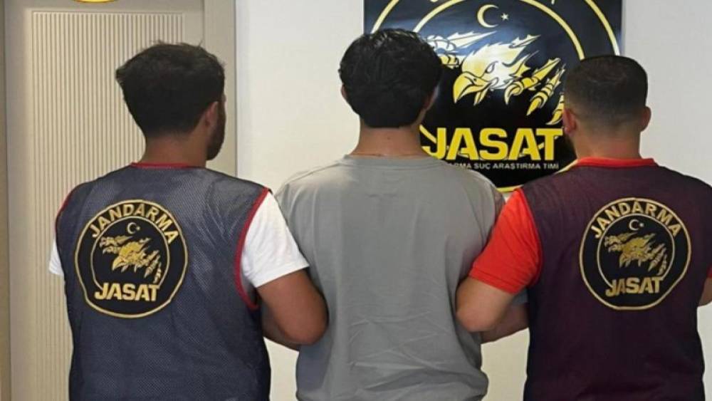 Adana&rsquo;da 20 yıl 3 ay hapis cezasıyla aranan firari yakalandı
